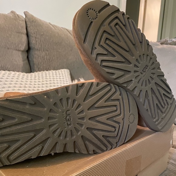 Ugg Bailey Button Size 6 ✨ - Picture 4 of 12